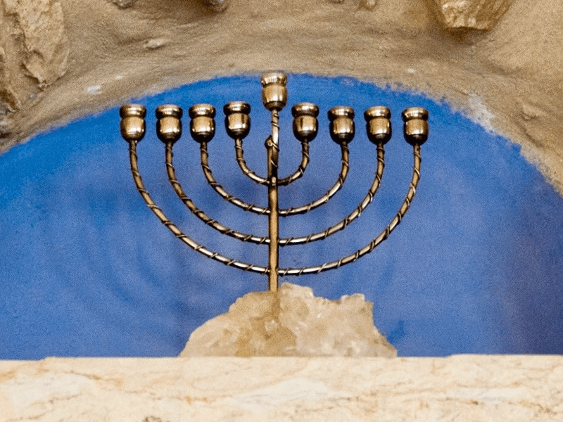 Studio: Menorah