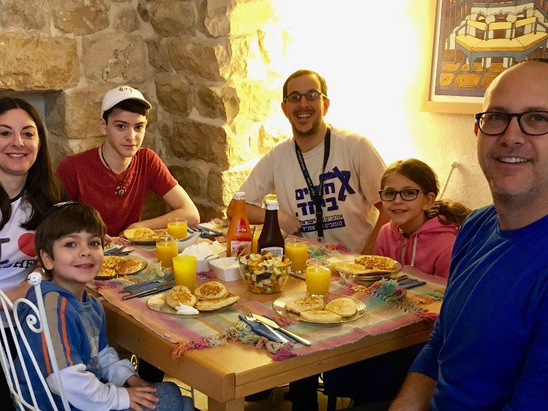 Suite: family breakfast